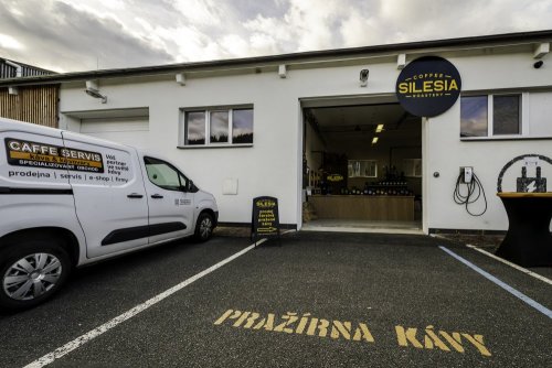 Pražírna a espresso bar uprostřed hor