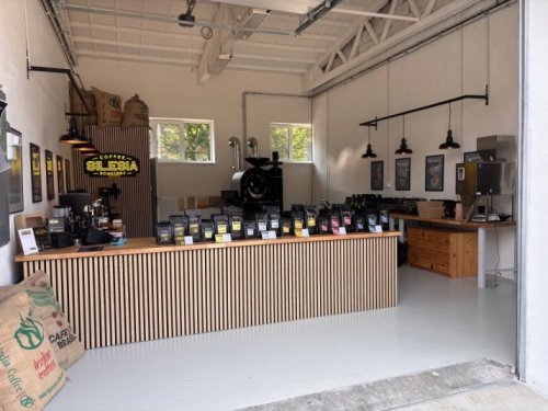 Pražírna a espresso bar uprostřed hor